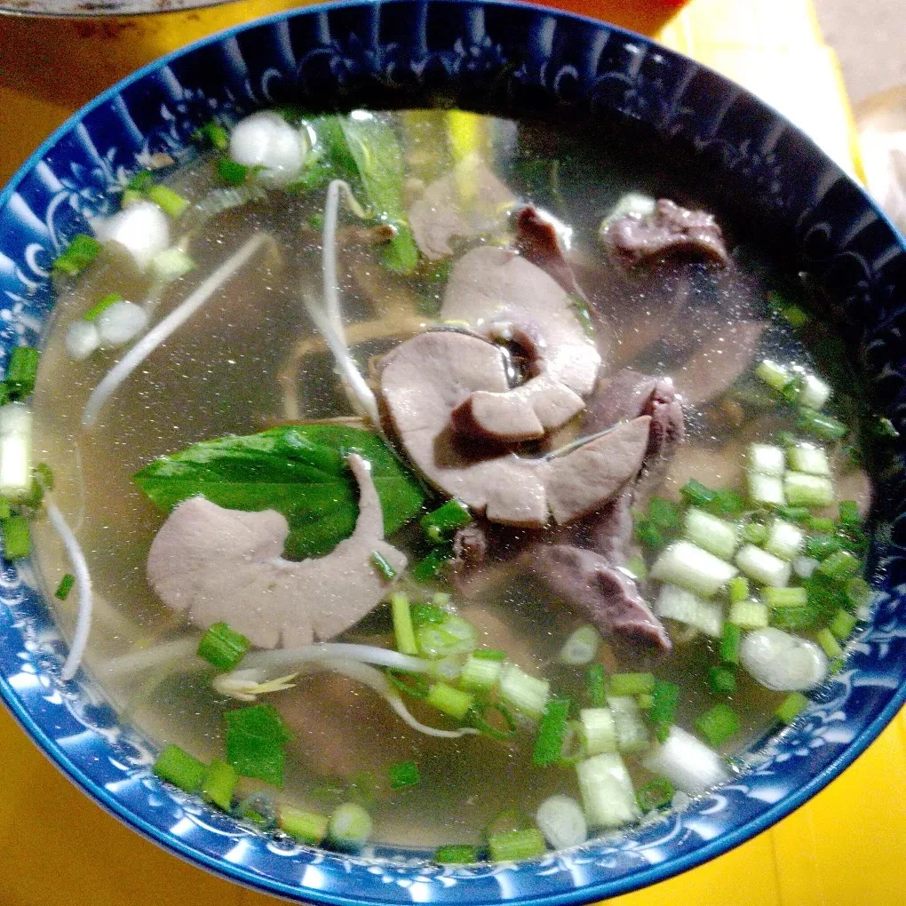 Bún lòng mề nước dùng trong
