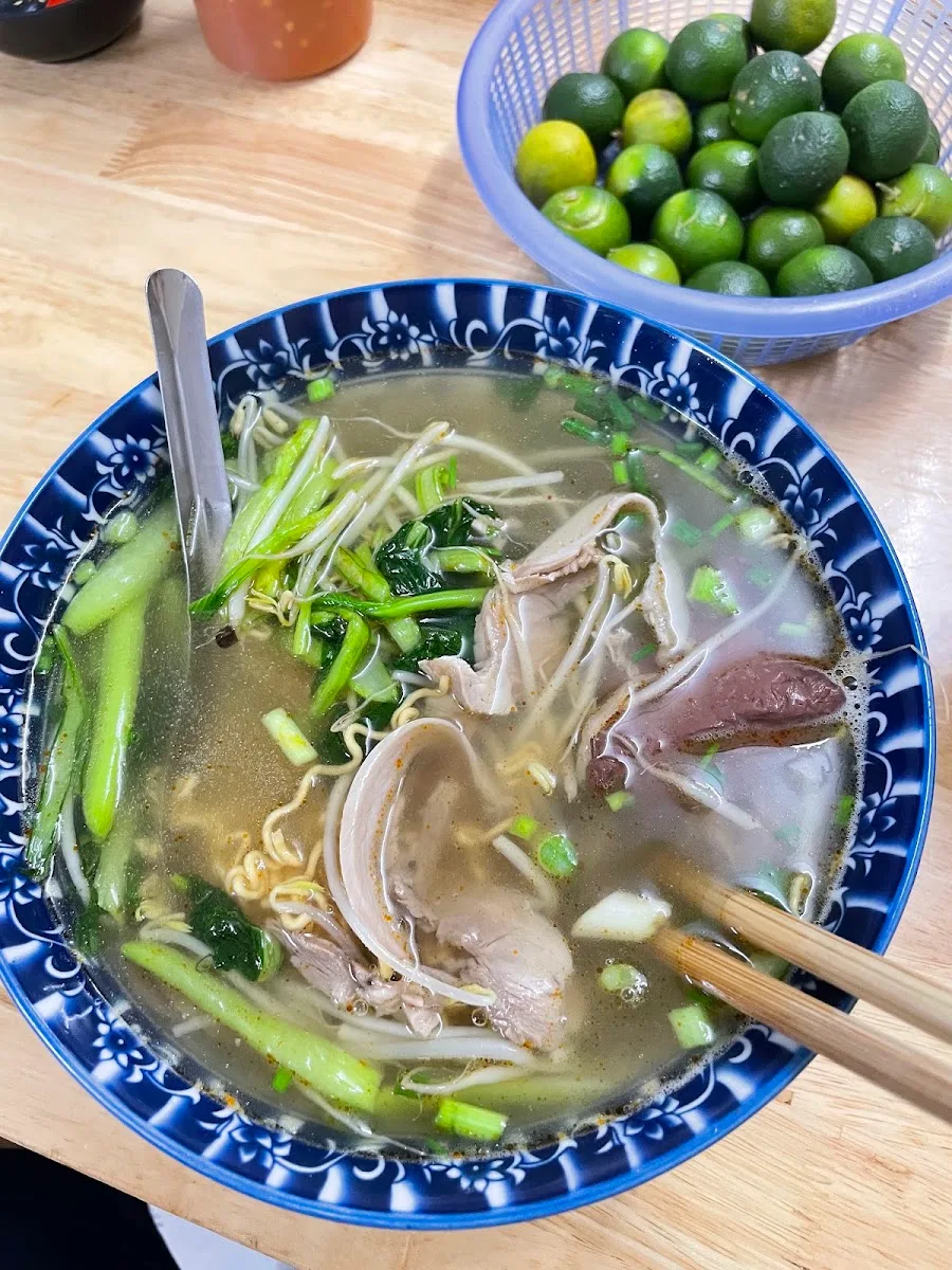Bát miến ngan măng nước dùng trong