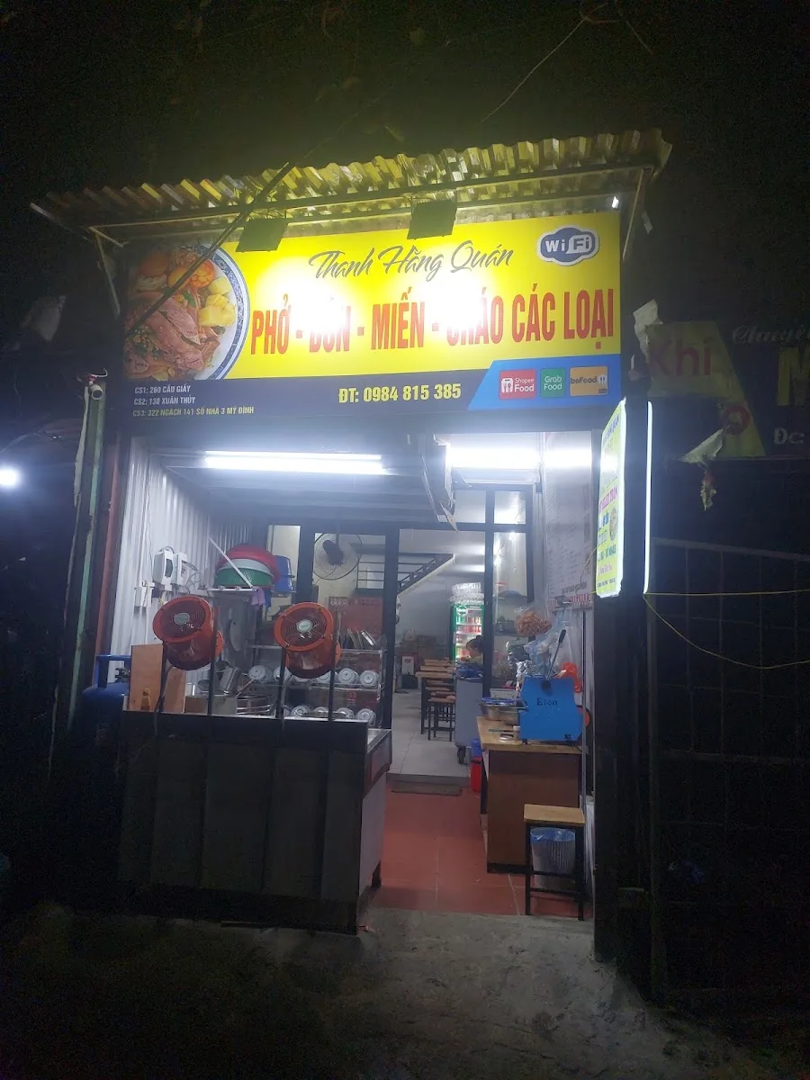 Biển hiệu Thanh Hằng Quán sáng đèn buổi tối tại Mỹ Đình